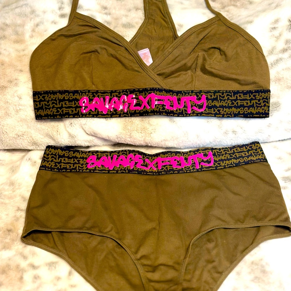 🔥🔥SAVAGE X FENTY 2-PC MATCHING SET🔥🔥SZ L BRA, SZ M BOY SHORT PANTY🥰